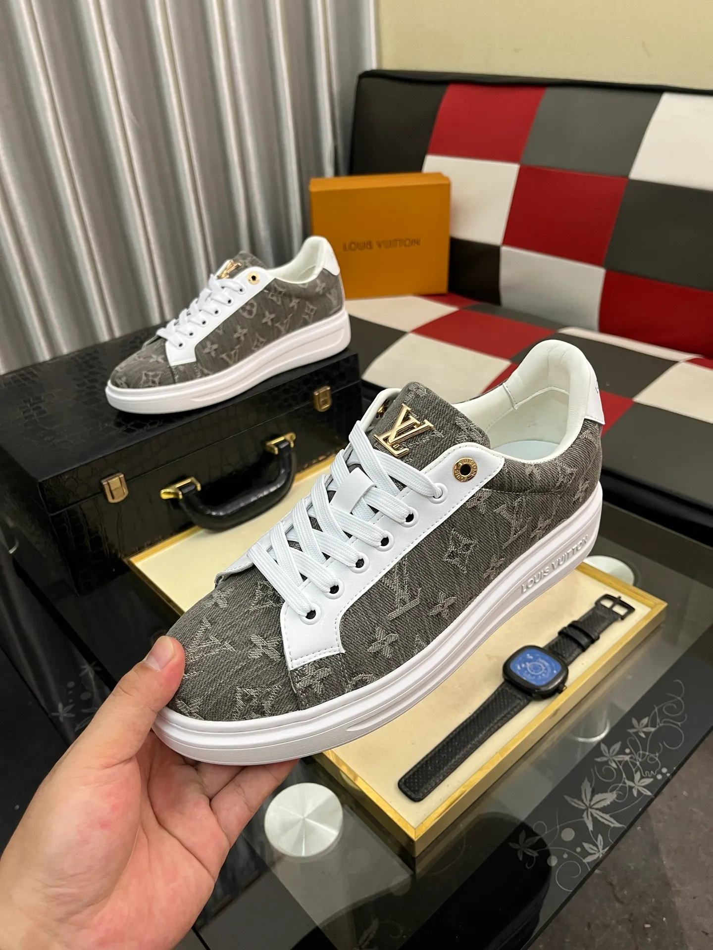 Men's shoes 💰400⌚️⌚️LV Louis Vuitton. The latest trendy casual shoes are popular in physical stores in sizes 38-44. New spring and summer comfortable imported custom original cowhide, unique jacquard fabric element design. Paired with sheepskin lining, Lv original bottom, [taiyang][taiyang] high-end packaging and high quality💪Details determine the quality, you can enter and leave the counter at will, welcome to compare🇮🇹